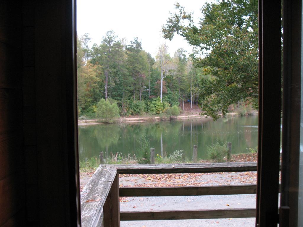 Forest Lake Camping Resort Lakefront Cabin 1 Advance Exteriér fotografie